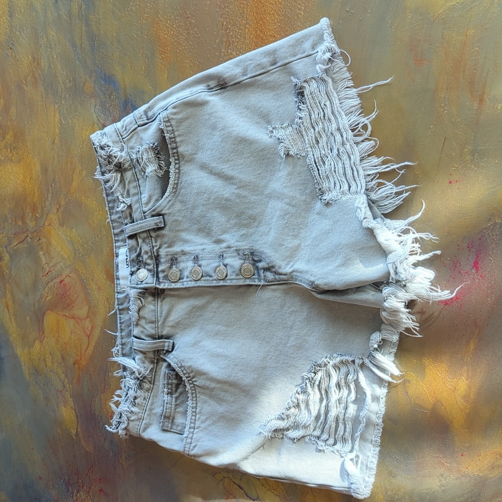 VERVET Distressed Gray Denim Shorts Size Waist 32"